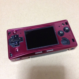 フェイスプレート取り外し後のゲームボーイミクロ正面外観
