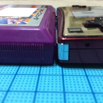 ミクロとファミコンカセット比較画像(厚み)