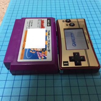 ミクロとファミコンカセット比較画像(仮想画面付き)