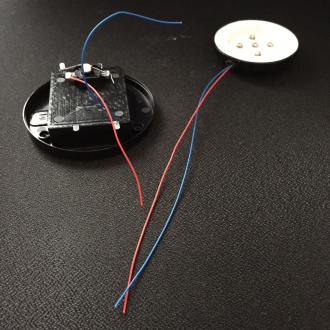 処理が終わった基部とLED部