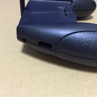 グリップ側面コネクタ口