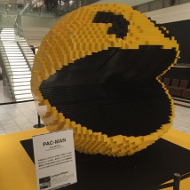 LEGOパックマンと解説パネル