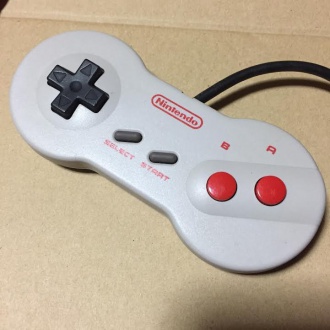 ニューファミコンのコントローラ