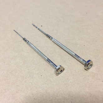 ダイソーさんの1mm&1.5mmハンドドリルセット