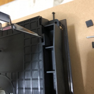 ディスクドライブのカバー外し作業