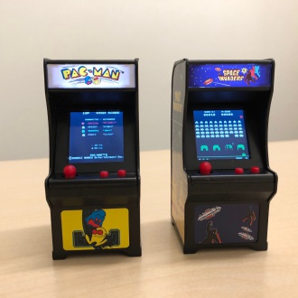 TINY ARCADE パックマンとスペースインベーダー 稼働時